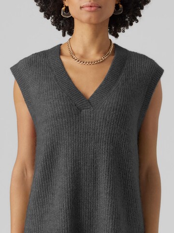 VERO MODA - Jersey 'MILI' en gris