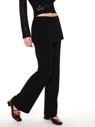 SHYX Flared Trousers 'Mariam' in Black: front