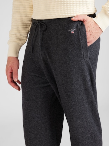 GANT Tapered Broek in Grijs