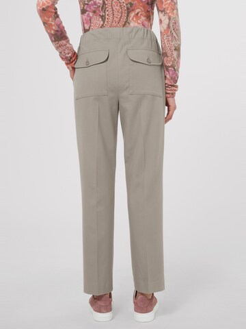 MADELEINE Regular Hose in Grau