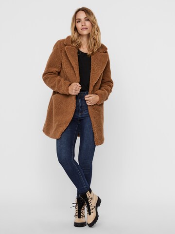 VERO MODA Tussenmantel in Bruin