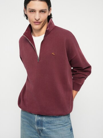 Sweat-shirt Abercrombie & Fitch en rouge