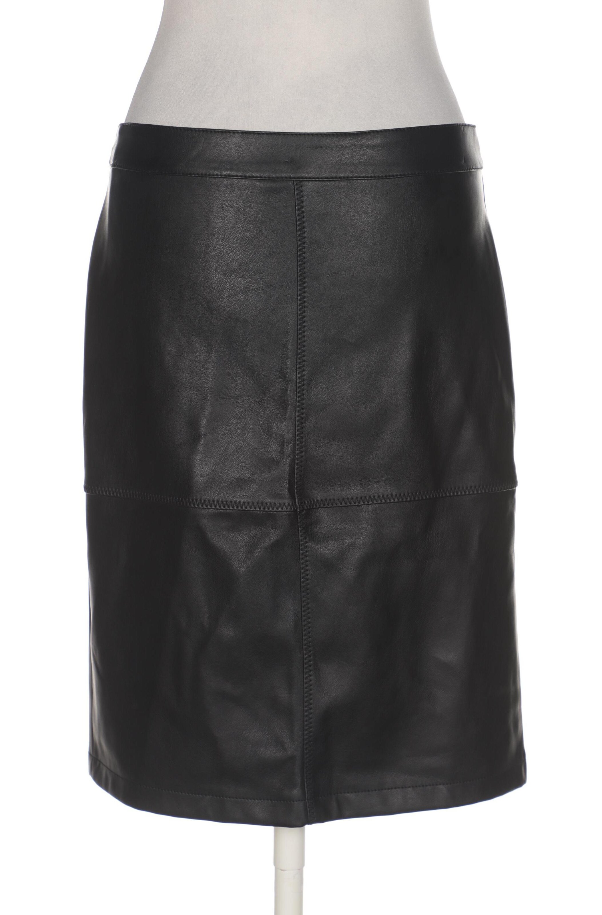 VILA Skirt in M in Black: front