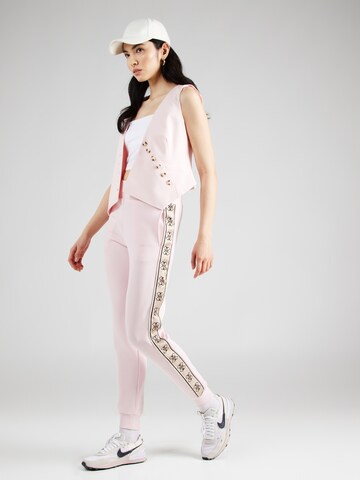 GUESS - Tapered Pantalón deportivo 'BRITNEY' en rosa