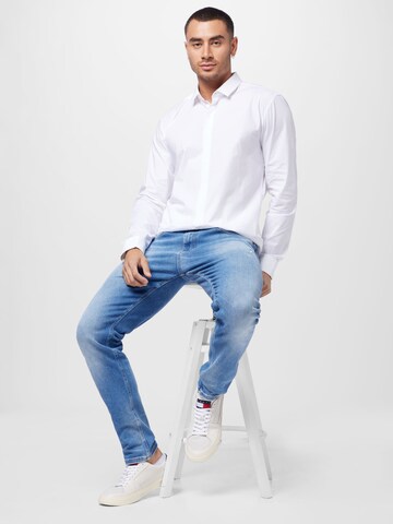 HUGO Red Slim fit Button Up Shirt 'Ejinar' in White