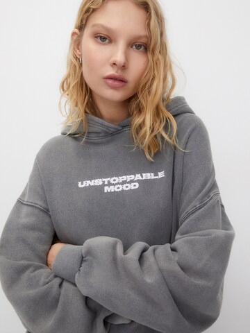 Pull&Bear Sweatshirt i grå