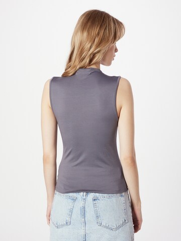 WEEKDAY Top 'Jennifer' in Grau