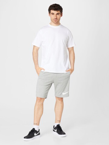 Tricou de la Nike Sportswear pe alb