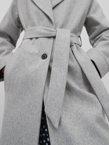 Manteau mi-saison 'Cecilia' EDITED en gris