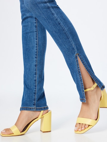 Flared Jeans di Edikted in blu