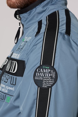 CAMP DAVID Leichter Blouson mit Tapes und Artworks in Blau