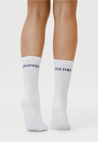 OH APRIL Socken 'Sue Stronger' in Weiß
