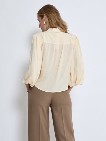 Peppercorn Blouse 'Carilla' in Beige