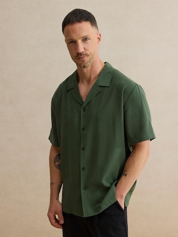 Fit confort Chemise 'Hanno' DAN FOX APPAREL en vert : devant