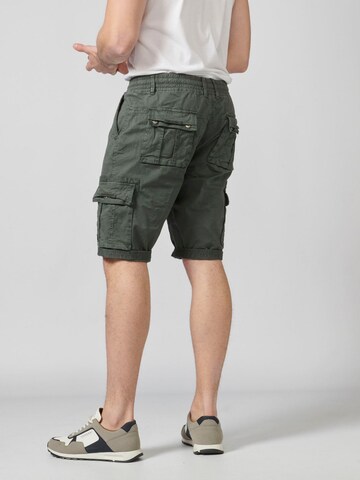 KOROSHI Regular Shorts in Grün
