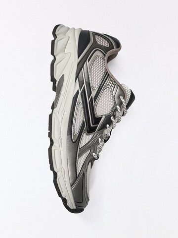 Bershka Sneaker in Bronze