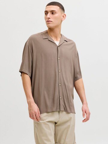 JACK & JONES - Ajuste confortable Camisa 'JJEJeff' en marrón: frente