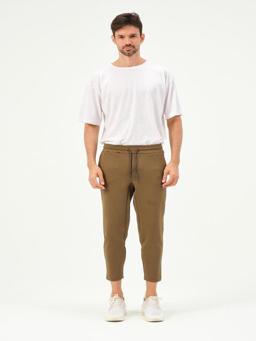 C&City Tapered Trousers in Green: front
