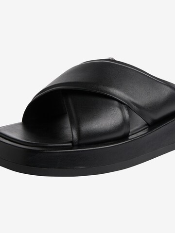 NEWD.Tamaris Mules in Black