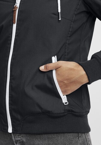 Oxmo Between-Season Jacket in Black