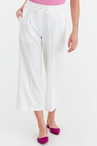 b.young Loose fit Pleated Pants in White: front