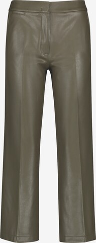 GERRY WEBER Pleated Pants in Green: front