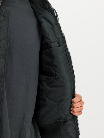 ALPHA INDUSTRIES Between-Season Jacket 'Engine' in Black: front