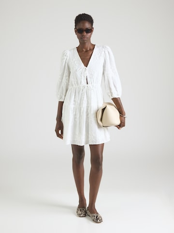 Robe & Other Stories en blanc