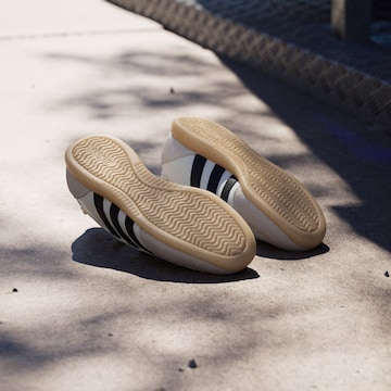 ADIDAS SPORTSWEAR - Sapatilhas baixas 'Barreda' em branco