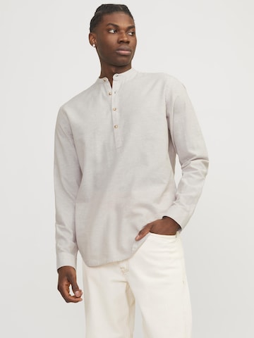 Coupe regular Chemise 'Summer' JACK & JONES en beige : devant