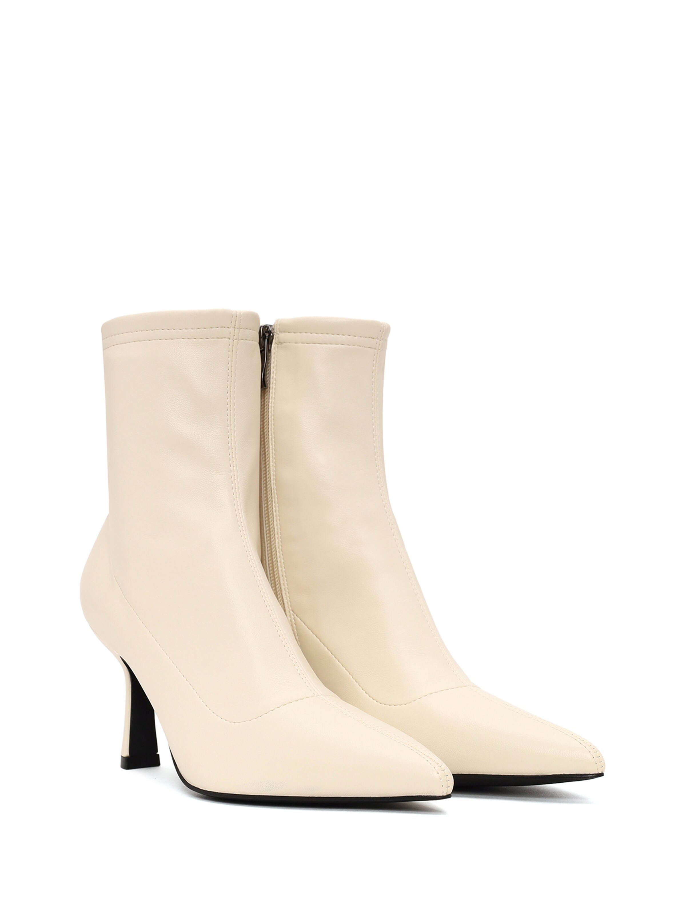 Botine de la Derimod pe bej