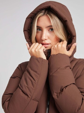 JACK1T Outdoorjas ' Black Star Extra Long Puffer Matt ' in Bruin