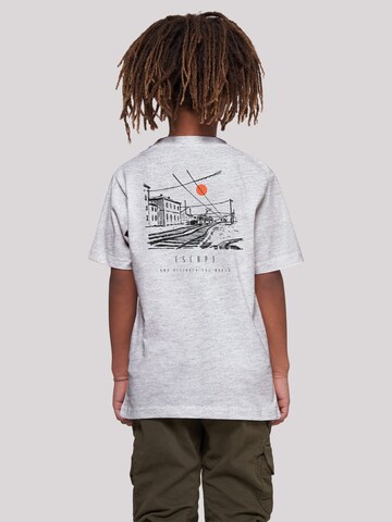 T-Shirt 'Escape Discover the World Town Train Station' F4NT4STIC en gris : devant