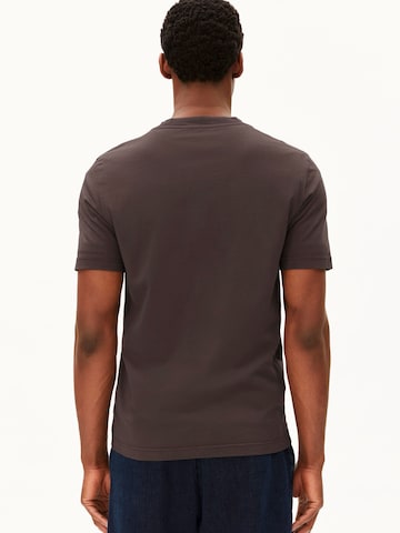 ARMEDANGELS Футболка 'JAAMES' в Коричневый
