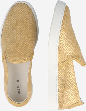 NINE TO FIVE - Sapatilhas slip-on 'Elli' em amarelo