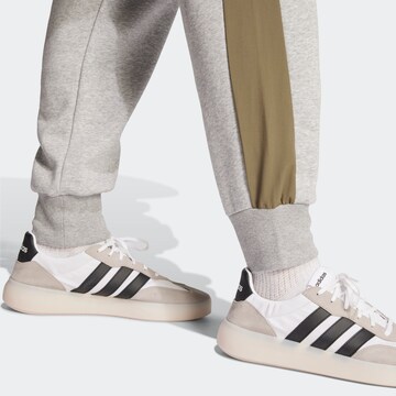 ADIDAS SPORTSWEAR Tapered Sporthose in Grau