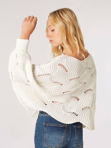 Apricot Pullover in Beige
