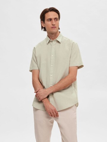 SELECTED HOMME Regular fit Button Up Shirt in Beige: front