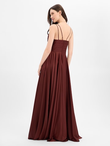 Marie Lund Avondjurk in Bruin