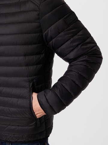 CINQUE Between-Season Jacket in Black