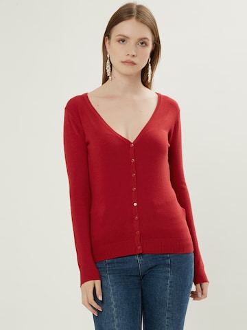 Influencer Плетена жилетка в червено: отпред