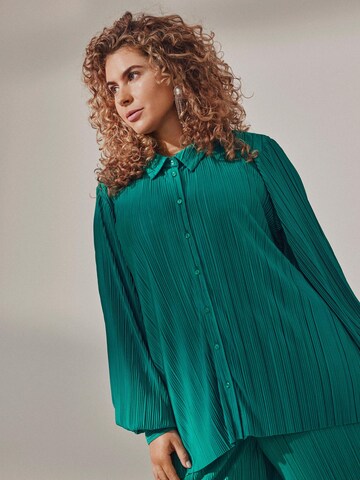 EVOKED Blouse in Green