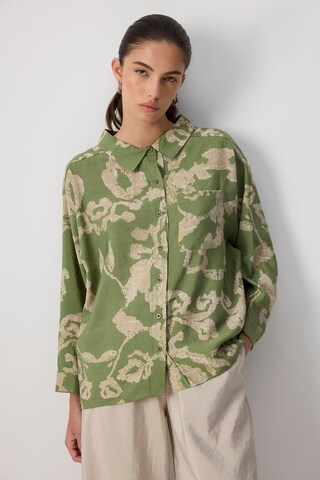 Touche Prive Blouse in Groen: voorkant