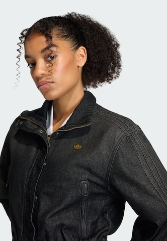 ADIDAS ORIGINALS - Chaqueta de entretiempo 'Ess' en negro