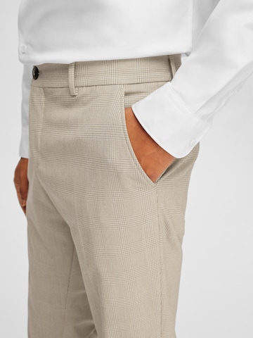Coupe slim Pantalon à plis 'Liam' SELECTED HOMME en beige