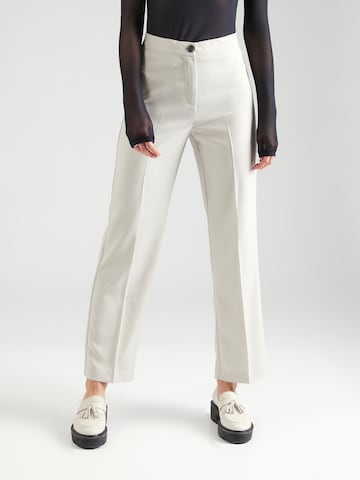 VERO MODA Широка кройка Панталон с ръб 'RITA' в бяло: отпред