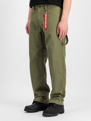 ALPHA INDUSTRIES Loosefit Jeans in Grün: Vorderseite
