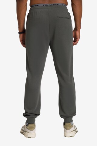 Regular Pantalon STHUGE en gris
