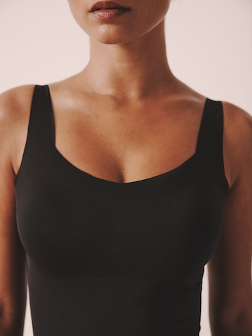 Robe gainante Next en noir