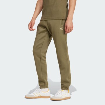 Effilé Pantalon 'Trefoil Essentials' ADIDAS ORIGINALS en vert : devant